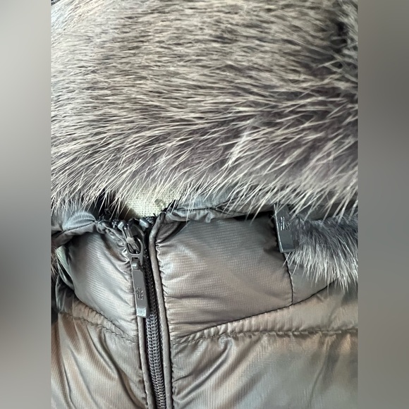 Moncler Women’s SORBUS Lightweight Puffer Jacket with Mink Fur Trim - Picture 4 of 16